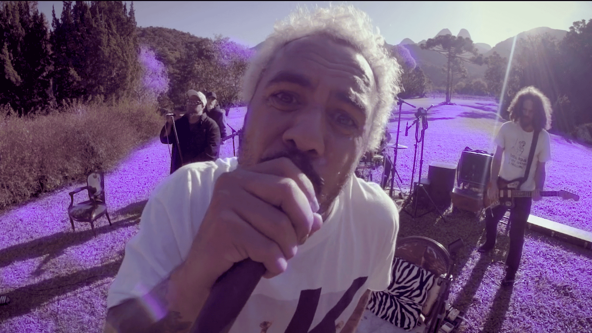 PLANET HEMP NO JARDIM